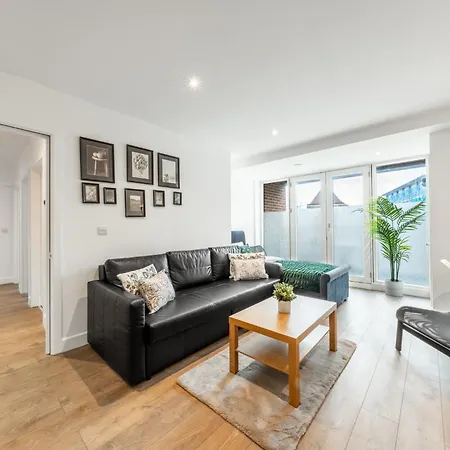 London Edgware Station Apartment Exterior photo