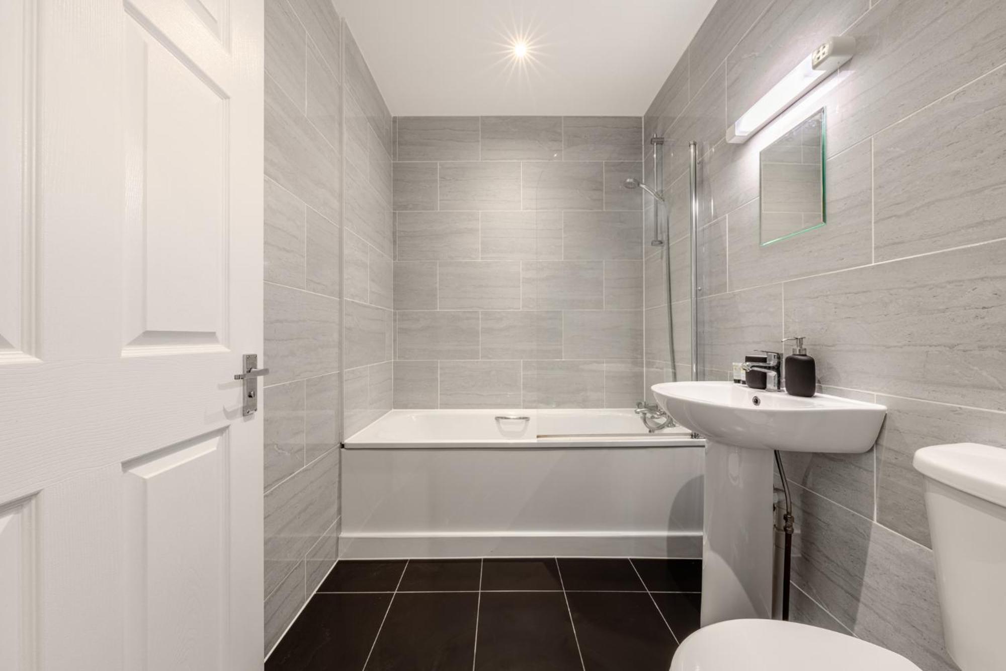 London Station Apartment