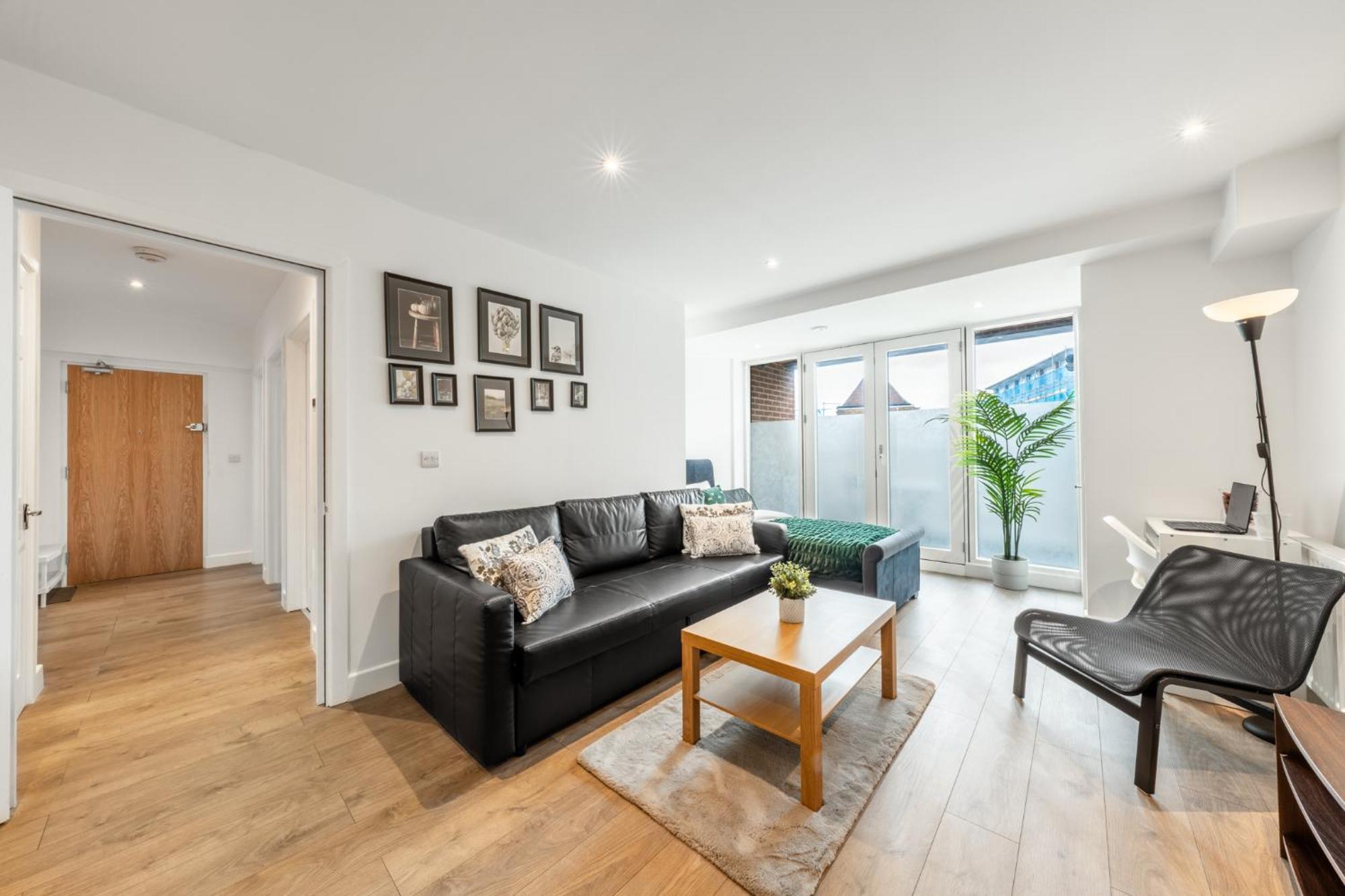 London Station Apartment *