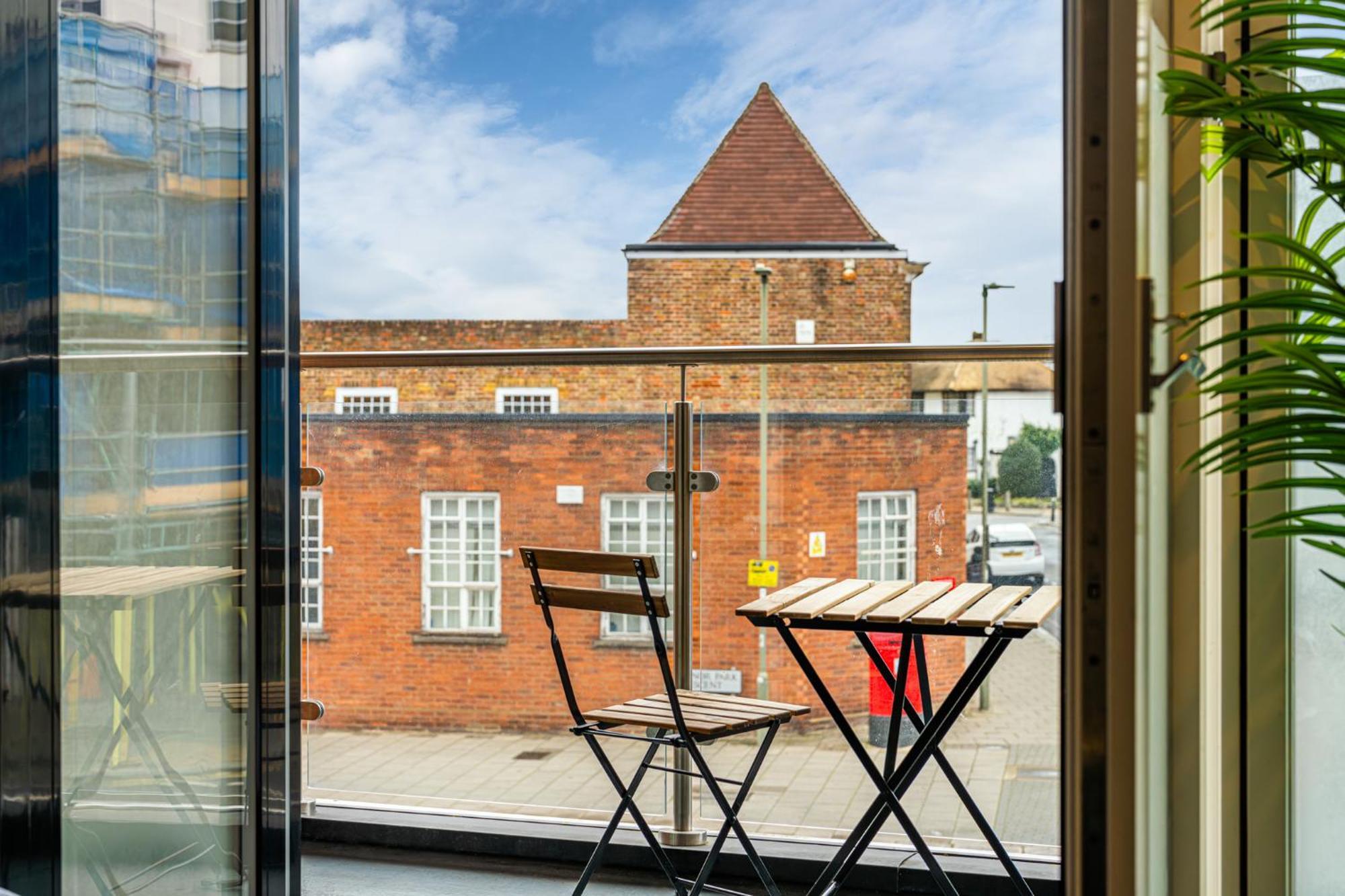 London Station Apartment